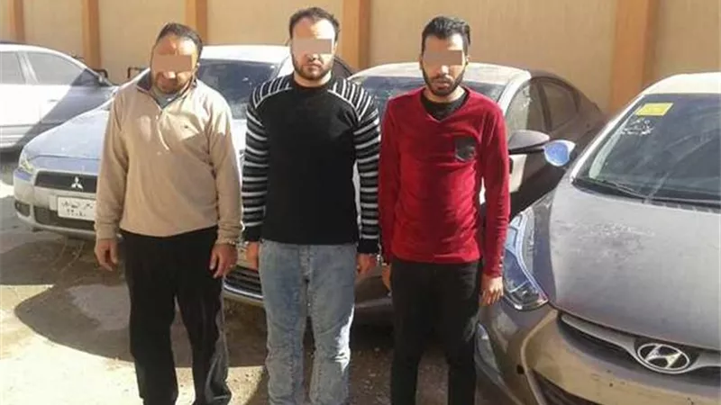 ضبط تشكيلين عصابيين لسرقة السيارات وتزوير المحررات الرسمية والنصب