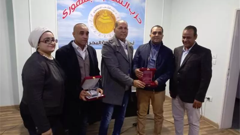 مؤسس مبادرة أدعم سياحة بلدك يكرم وكيل لجنة السياحة بمجلس الشيوخ