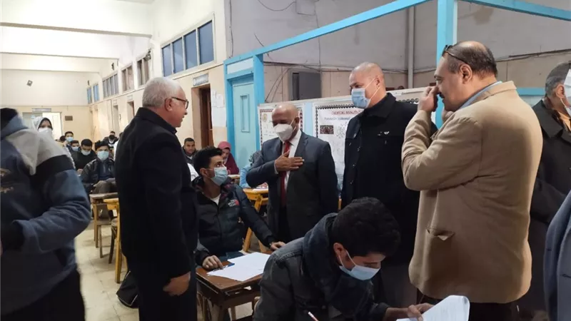 نائب رئيس جامعة الزقازيق لشئون التعليم والطلاب يتفقد سير امتحانات كلية الزراعة