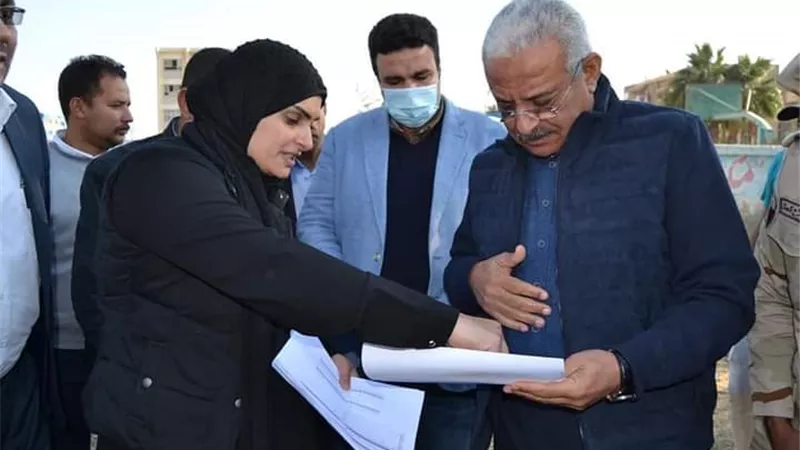محافظ السويس يتفقد منطقتي حوض الدرس والملاحة القديمة