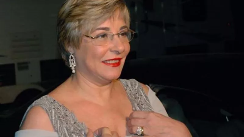 صورة نادرة من عقد قرآن الفنانة الراحلة مها أبو عوف وعمر خورشيد
