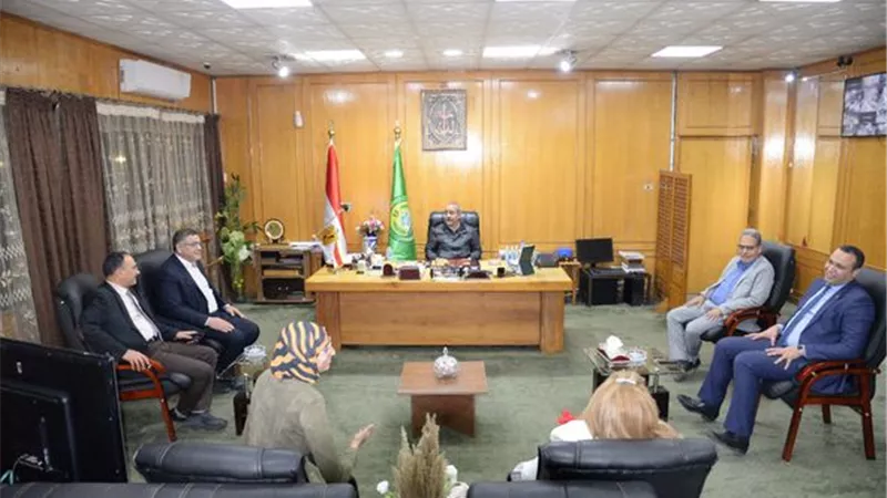 نواب الإسماعيلية يهنئون المحافظ بعيد الميلاد المجيد