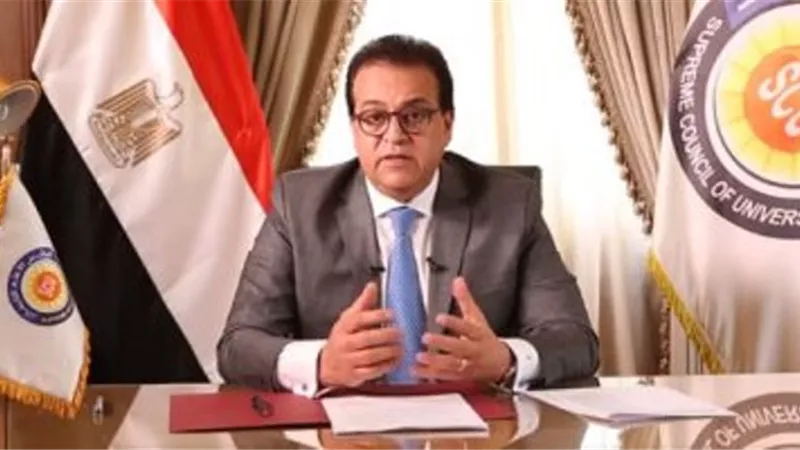 وزير التعليم العالي يستعرض تقريرًا حول حصاد أداء اللجنة الوطنية المصرية لليونسكو