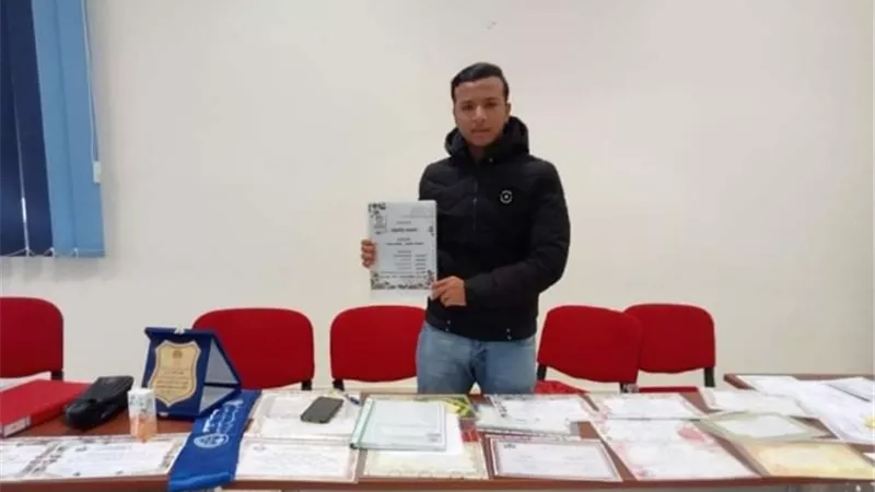 أحمد نجاح الطالب المثالى بالبحر الأحمر