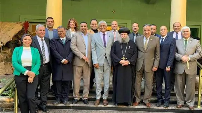 حماة الوطن باسيوط يقدم التهنئة بعيد الميلاد للأخوة المسيحيين.. بالصور