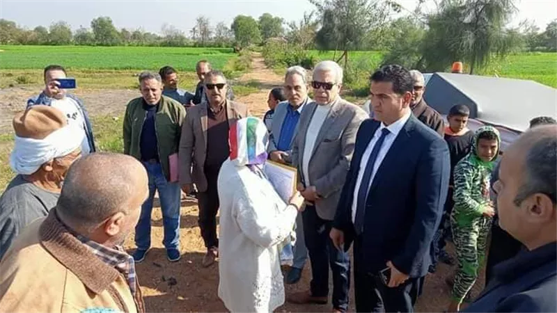 التبرع بقطعة أرض لبناء مدرسة في التل الكبير بالإسماعيلية..صور
