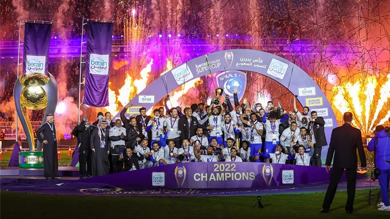 مراسم تتويج الهلال بكأس السوبر السعودى.. شاهد