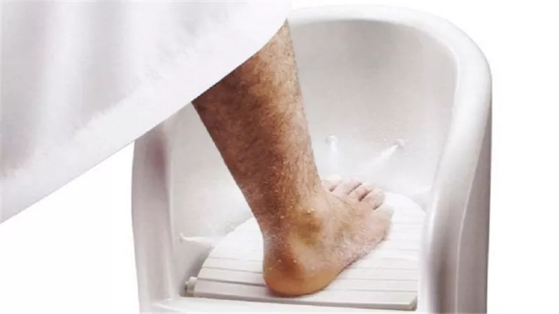استخدام جهاز مخصص لغسل الرجلين في الوضوء..هل يجوز؟