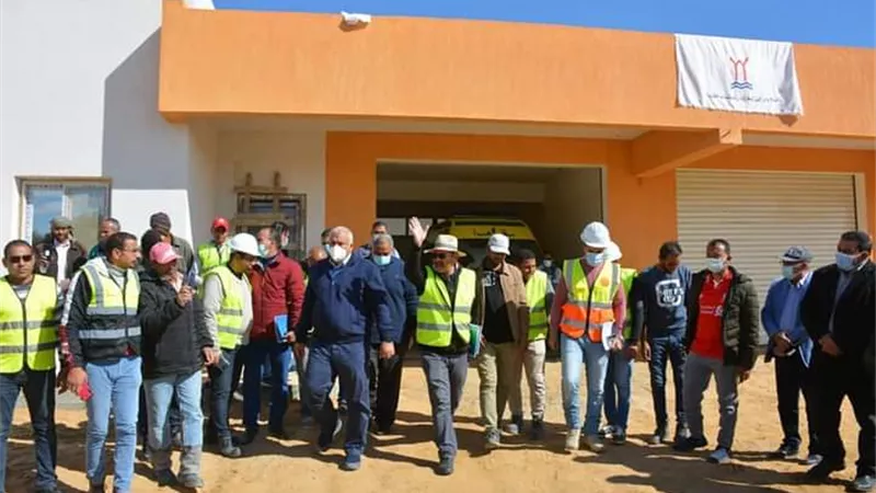 محافظ الوادى الجديد يشيد بنسب تنفيذ المشروعات التنموية