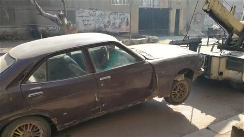 بائعا الخردة يسرقان السيارات بالاستعانة بونش الانقاذ