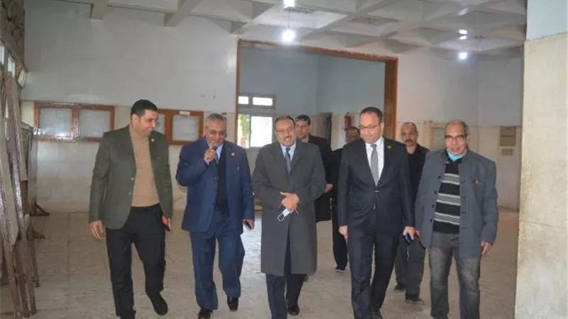 نائب رئيس جامعة الأزهر يتابع الإنتهاء من تجهيز مقار لجان امتحانات أسيوط.. بالصور