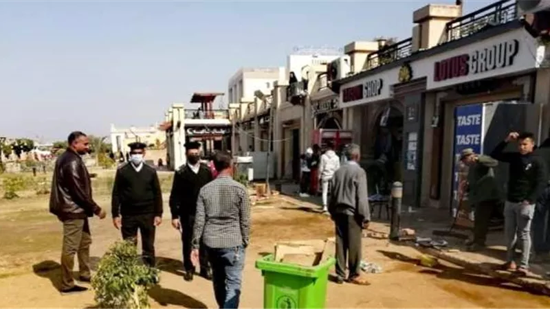 حملة لرفع العوائق والإشغالات بالممشى السياحى بمدينة الأقصر