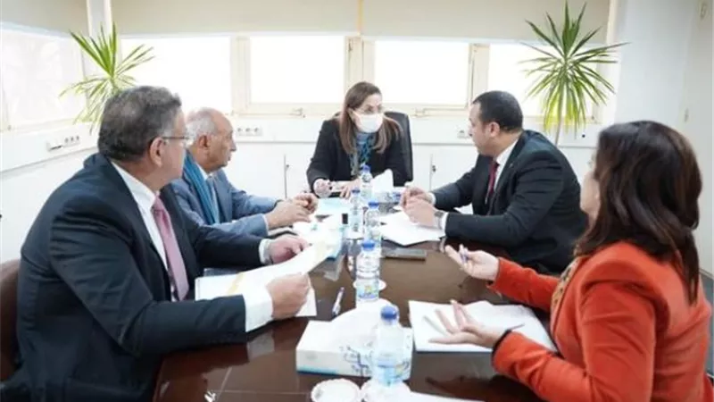 نواب الإسماعيلية ووزيرة التخطيط يناقشون ميزانية مشروع إسكان الشباب