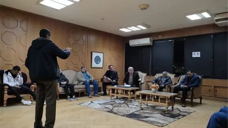 طلاب جامعة القناة يشاركون في ندوة نادي أدب الإسماعيلية ..صور