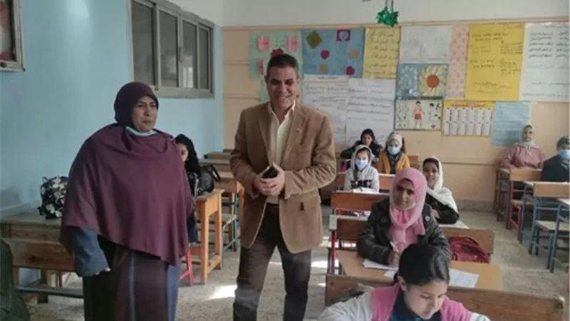 سعيد ندا يتفقد مدارس إدارة العبور التعليمية.. صور