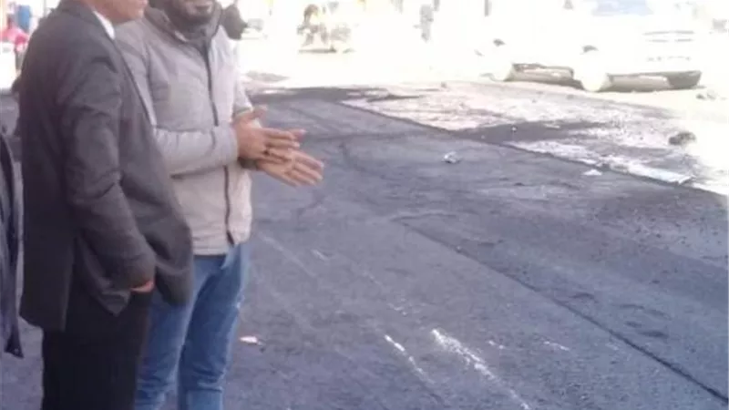 استمرار أعمال الرصف ووضع طبقة الأسفلت فى مدينة برج البرلس.. بالصور
