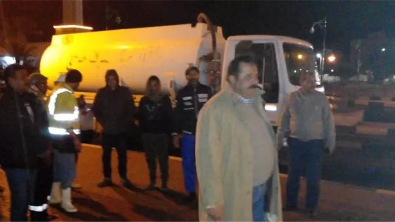 جهود مكثفة لإزالة تراكمات مياه الأمطار بشوارع سفاجا