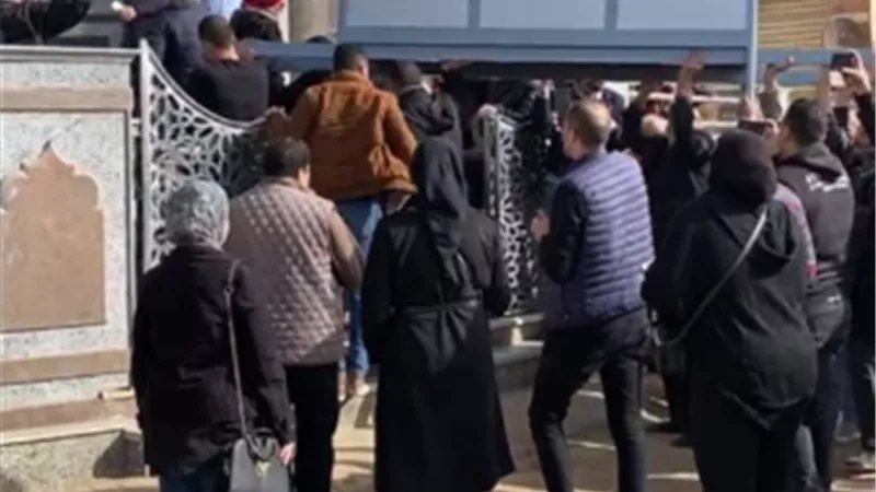 أهالى شربين يستقبلون جثمان الابراشي بمسقط رأسه .. صور