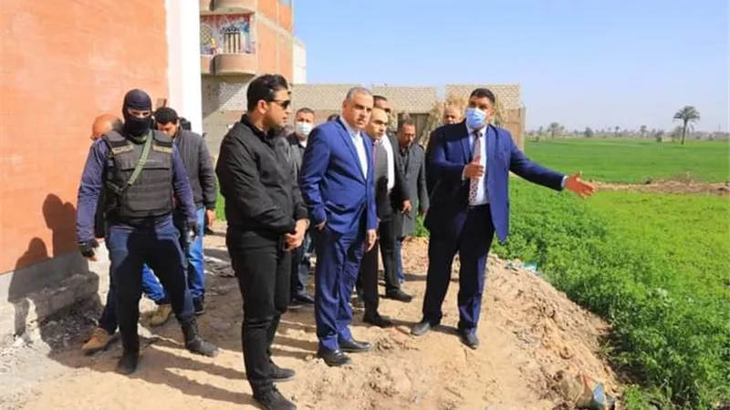 محافظ سوهاج يتفقد مشروعات