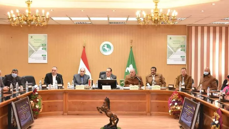 محافظ الشرقية يُدخل البهجة على قلوب 10 أسر من الأولى بالرعاية