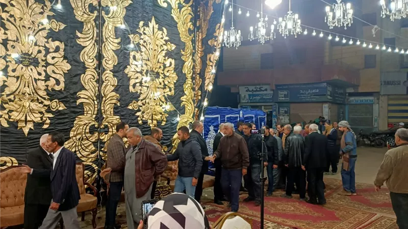 ازدحام فى عزاء الاعلامى وائل الابراشي من ابناء شربين