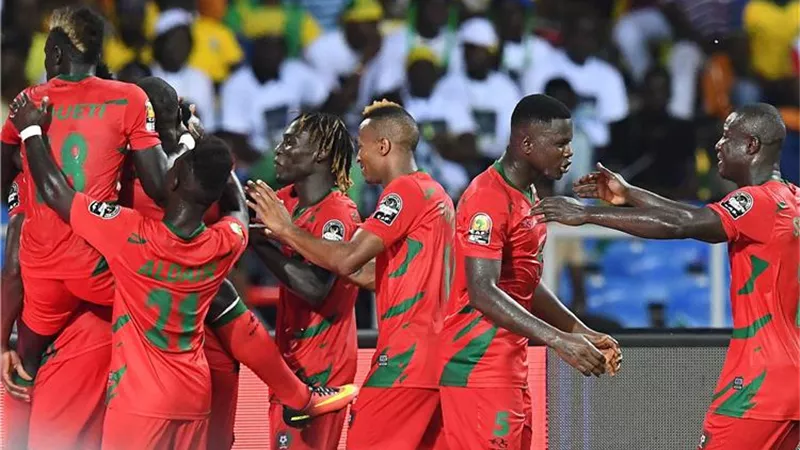 مجموعة الفراعنة.. إصابة 6 لاعبين في منتخب غينيا بفيروس كورونا