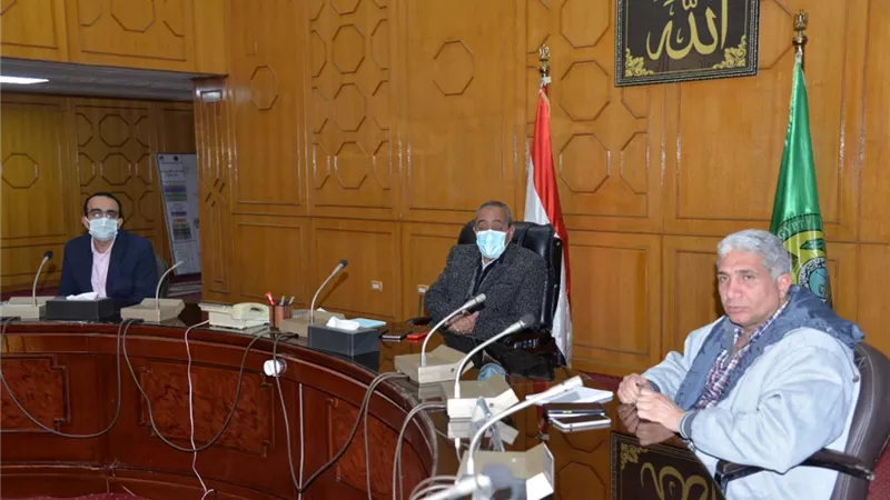 محافظ الإسماعيلية يستعرض الخطة الإستثمارية للعام المالي ٢٠٢١/٢٠٢٢