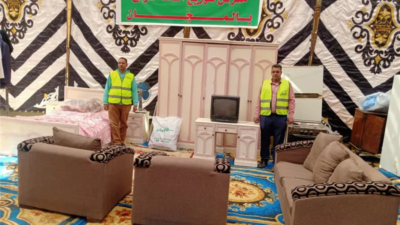 معرض لتوزيع الاثاث مجانا للاسر الاولى بالرعاية بدعم من الاورمان فى قرى المنيا