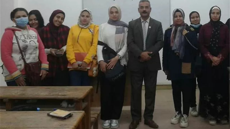 نشاط مكثف لجامعة حلوان لدمج طلابها للالتحاق فى المشروع القومى لمحو الأمية.. بالصور
