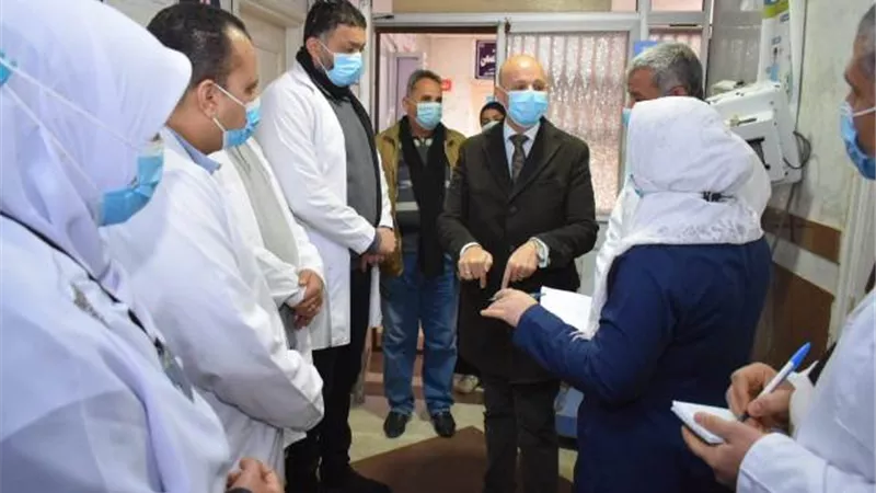 وكيل وزارة الصحة يتفقد سير العمل بمستشفى أبوحماد المركزى.. بالصور