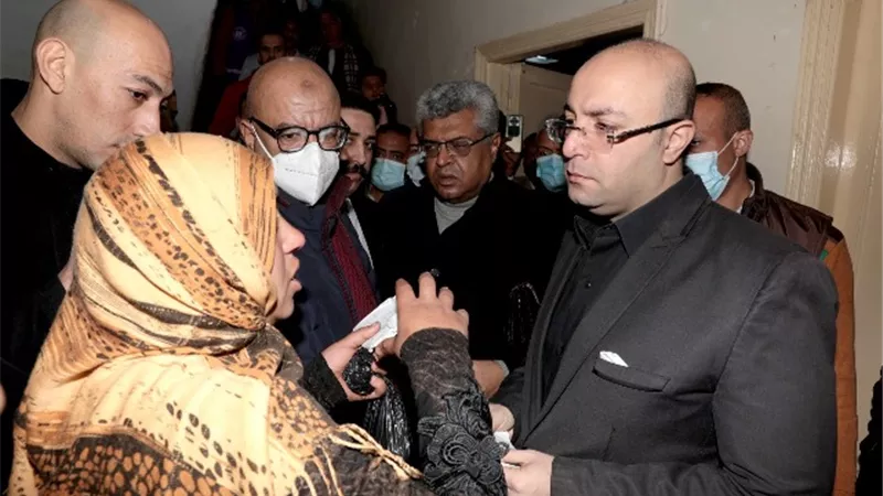 محافظ بني سويف يوجه بحلول لشكاوى مواطنين اوقفوه بمركز الفشن