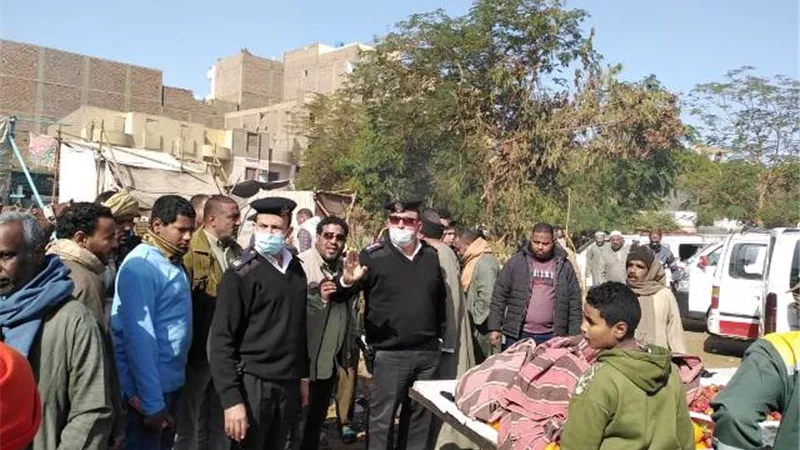 تحرير ٧٢ محضر و٣٩ إزالة إدارية بحملة للمرافق فى الأقصر.. بالصور