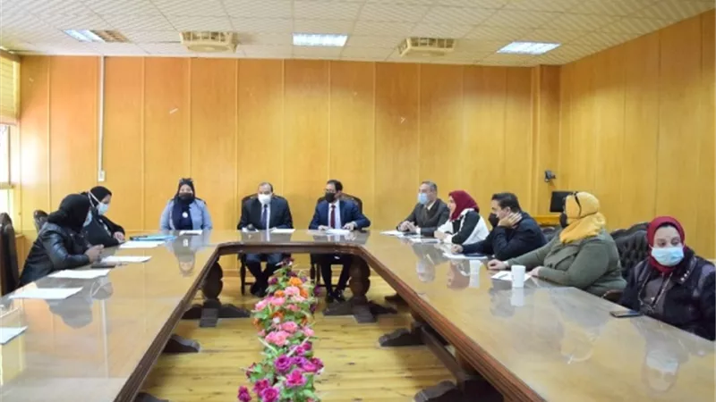 رئيس جامعة بنى سويف يشهد مجلس كلية الإعلام
