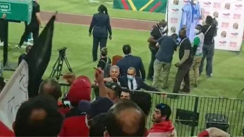 تفاصيل مشادة كيروش مع أحد المشجعين بعد مباراة نيجيريا