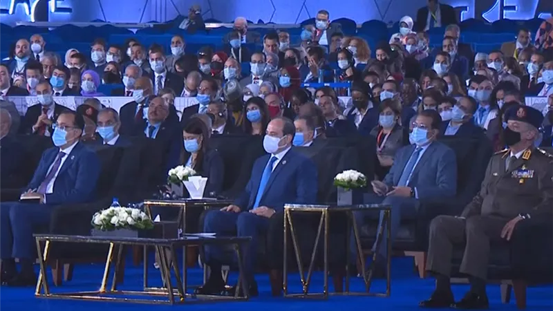 الرئيس السيسى يشاهد فيلما تسجيليا عن حياة كريمة