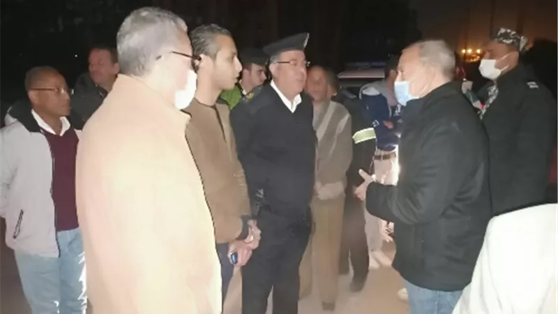 محافظ القليوبية يضبط سيارتين تلقي الرتش في محيط محطة معالجة الجبل الأصفر ليلا