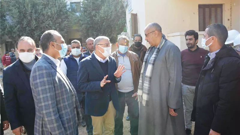 محافظ المنيا : متابعة يومية لتنفيذ مشروعات حياة كريمة بالقرى وفقا للجدول الزمنى