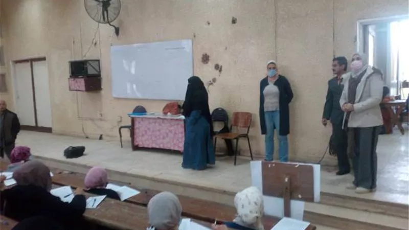 اميره يوسف تتفقد لجان الامتحانات وسط الإجراءات الاحترازيه وتؤكد على تواجد استاذ الماده