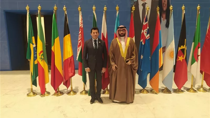 وزير الشباب والرياضة يبحث التعاون مع نظيره البحريني
