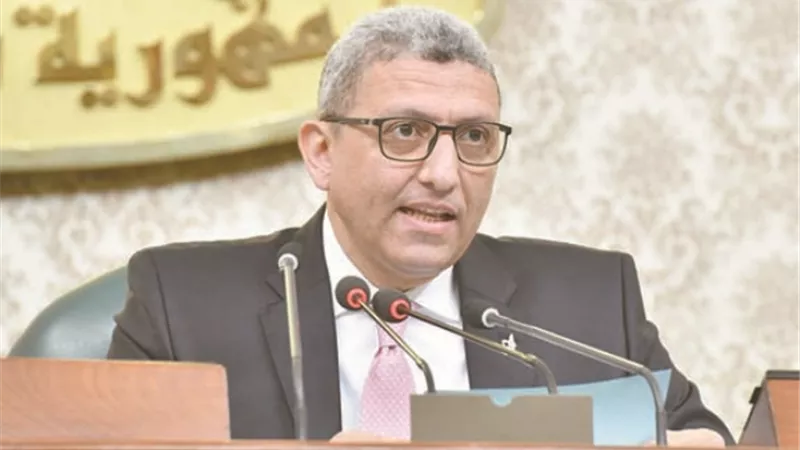 أعضاء النواب والشيوخ يوزعون نشرة توظيف القوي العاملة