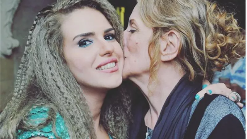 21 شهرًا من التشتت والوحدة.. دنيا عبد العزيز تتذكر والدتها برسالة مؤثرة