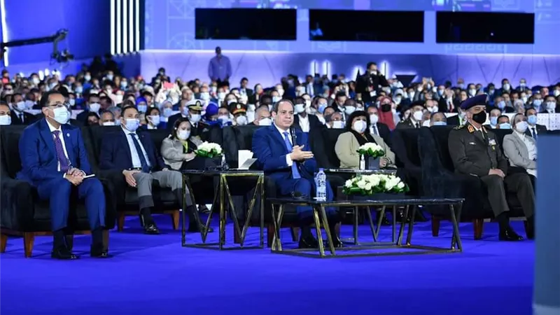 المتحدث الرئاسي ينشر صورا لمشاركة الرئيس السيسي بجلسة 