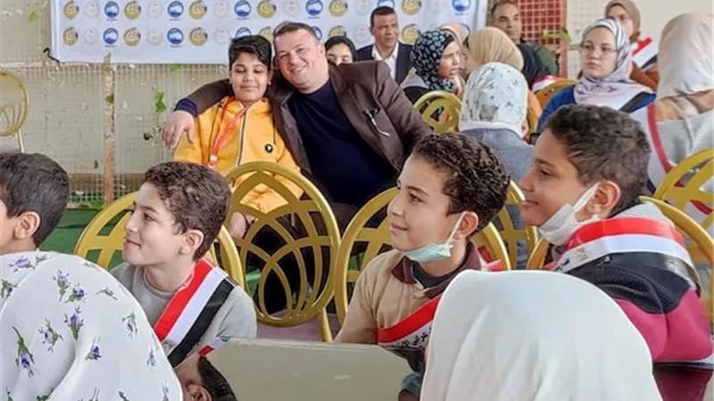 جوائز مالية لأوائل الطلبة في التل الكبير بالإسماعيلية ..صور