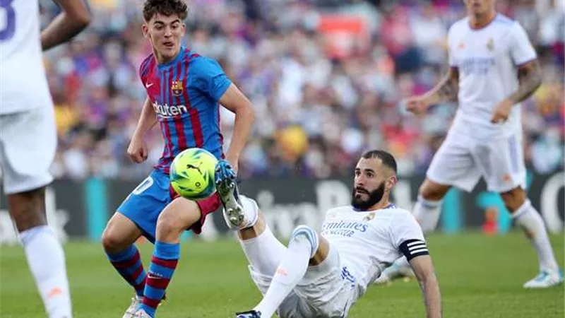 دي يونج يسجل التعادل لبرشلونة أمام ريال مدريد
