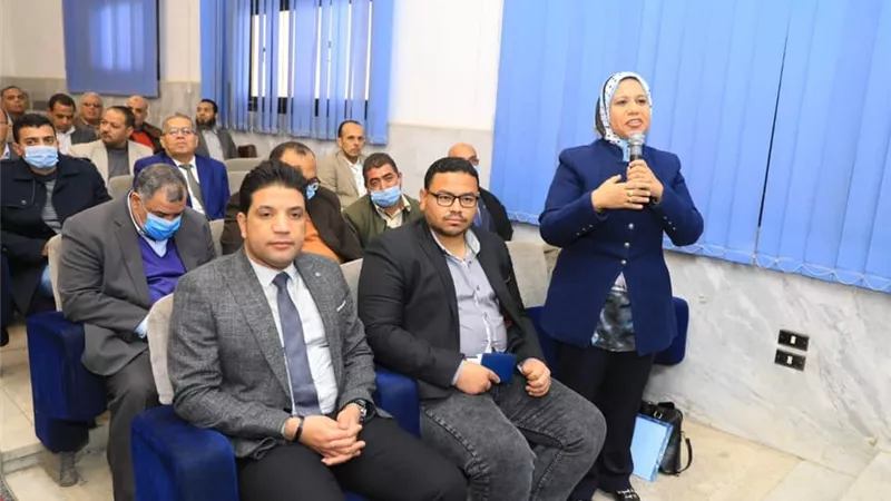 عضو إسكان النواب تناقش الموقف التنفيذي لمشروع الصرف الصحي بمدينة المنشاة مع محافظ سوهاج