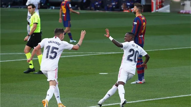 السوبر الإسباني.. فالفيردي يسجل الهدف الثالث لريال مدريد أمام برشلونة