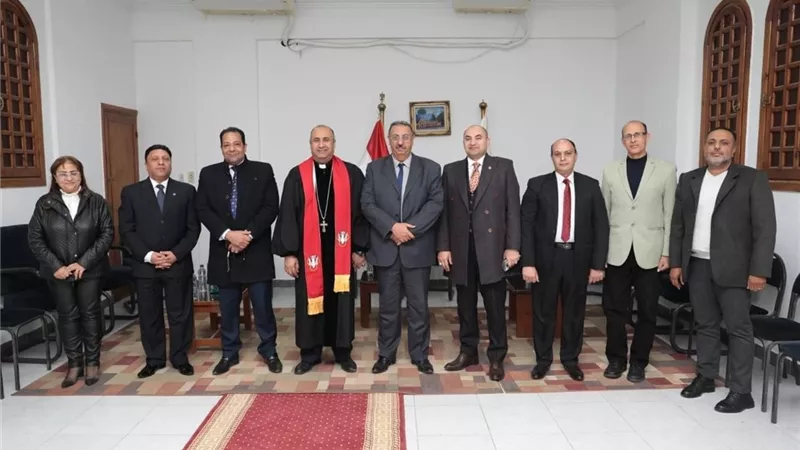 رؤساء محاكم الاسماعيلية يقدمون التهنئة للكنيسة الارزوثكسية والانجلية بعيدالميلاد