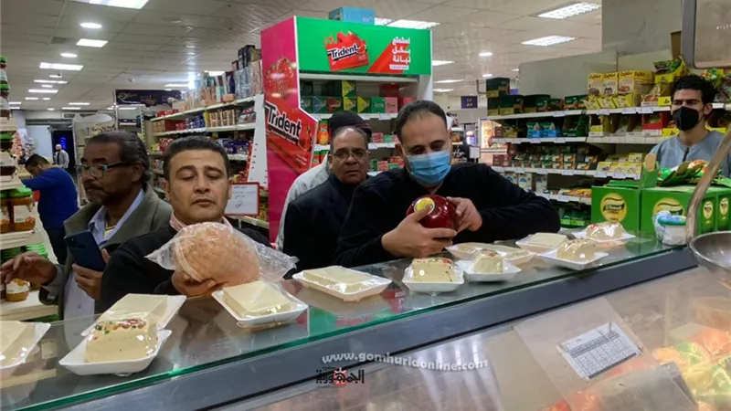 ضبط ٨٦٠ كيلوا مواد غذائية غير صالحة للاستهلاك الآدمي بالعاشر من رمضان