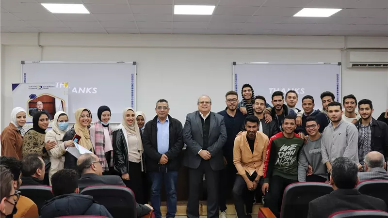 طلاب جامعة الدلتا التكنولوجية يتألقون فى مشاريعهم التطبيقية.. صــــور