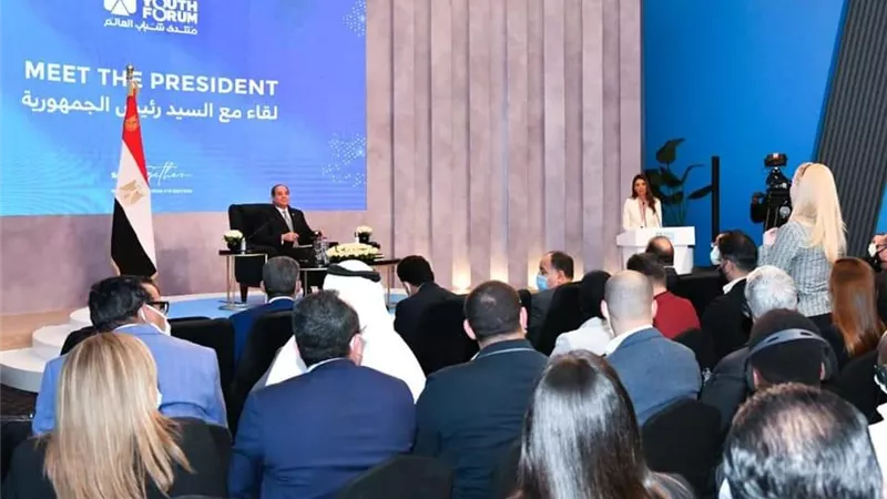 الرئيس السيسي : الدولة تهتم بقضية الوعي من خلال منظومة متكاملة